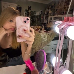 Meet your Posher, Caroline